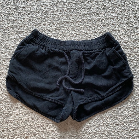 Aritzia Shorts - Picture 1 of 4